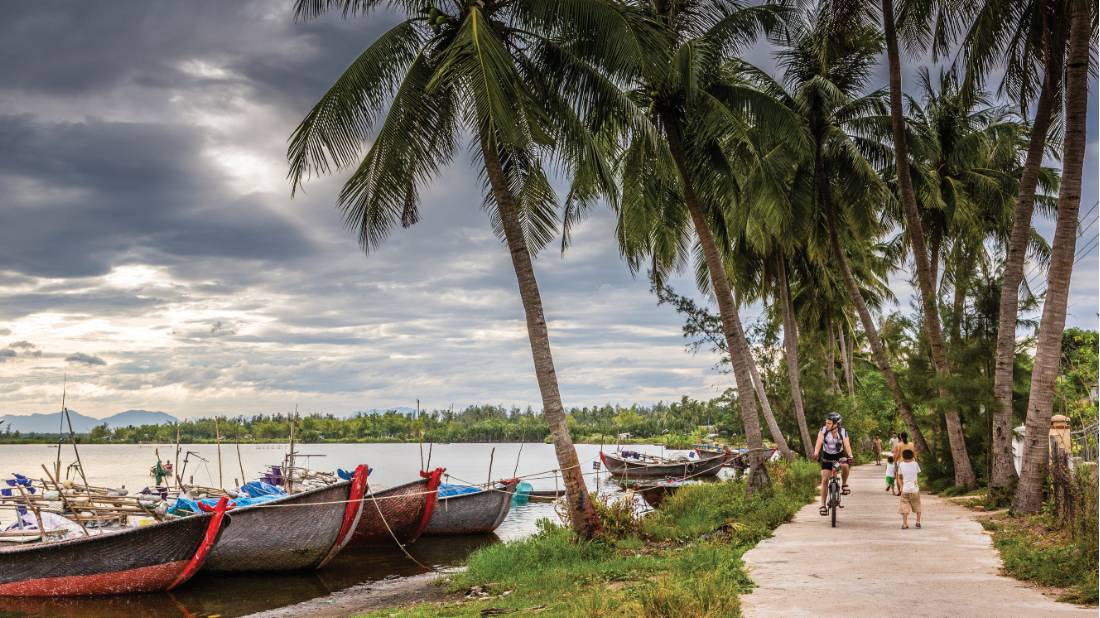 On the coastal roads from Hue to Hoi An, Vietnam | <i>Richard I'Anson </i>