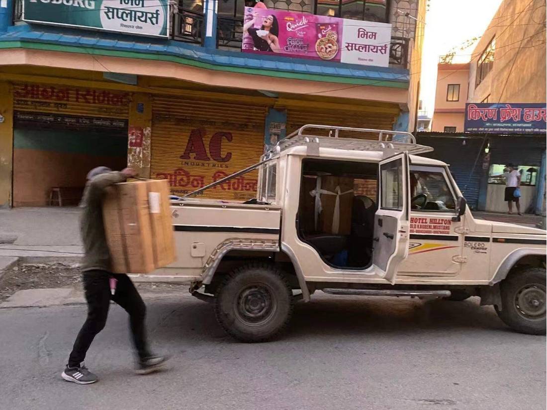 Donations in action – oxygen concentrators being transported to the villages in Upper Mustang 