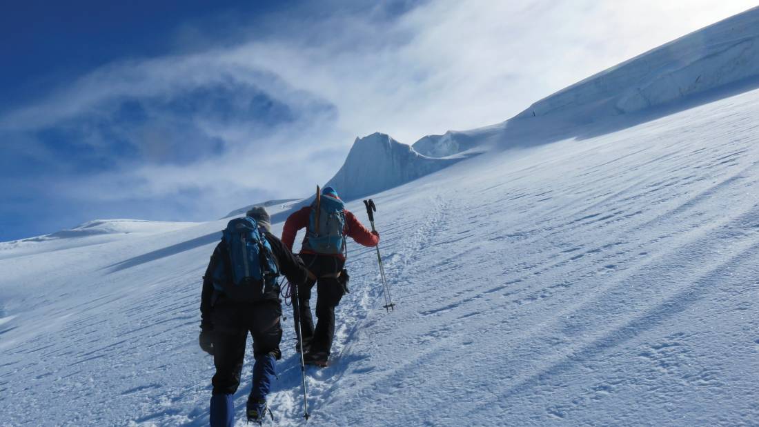 Climbers enjoy superb weather conditions on an ascent of Mont Blanc | <i>© Pierre Schmidt</i>