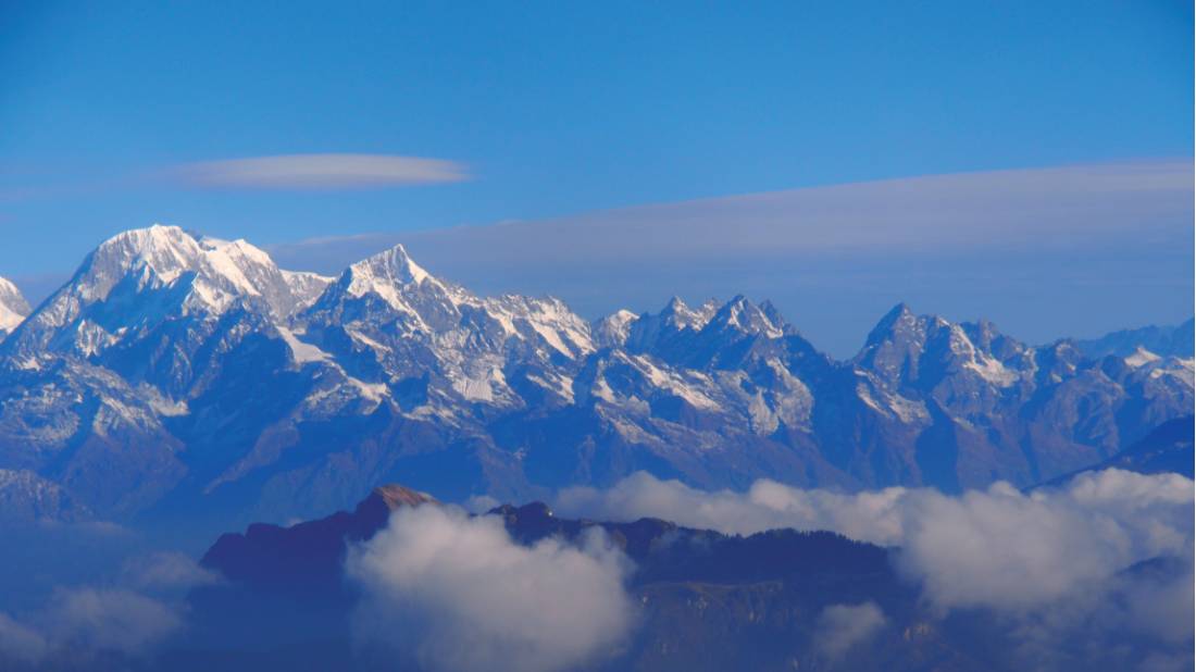 Flight over the stunning Himalayan mountain range |  Kylie Turner