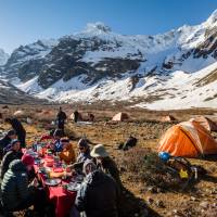 Trekkers enjoying a nutritious breakfast | <i>Lachlan Gardiner</i>