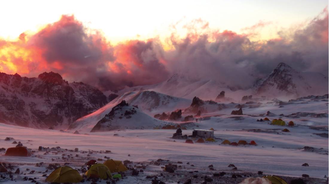Early morning at our camp on Aconcagua |  Angel Armesto