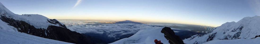 Views on the climb up Illimani | <i>Anthony Bohm</i>
